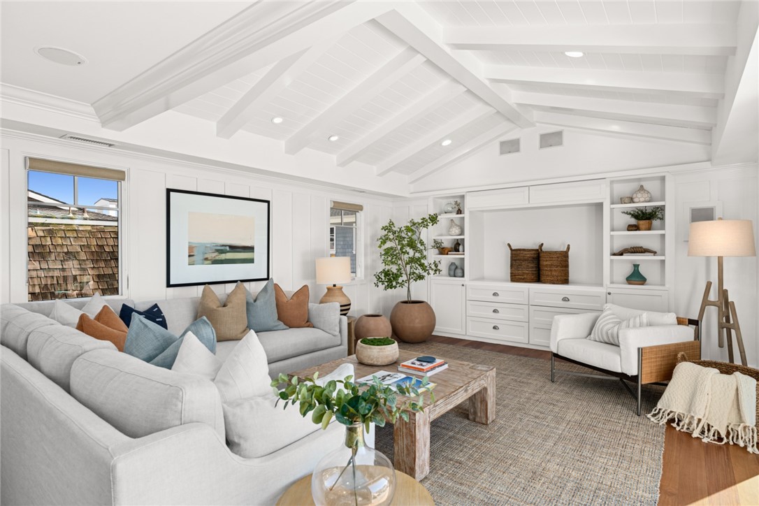 1701 E Balboa Boulevard