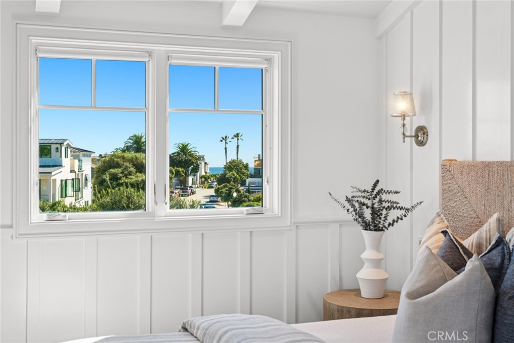 1701 E Balboa Boulevard