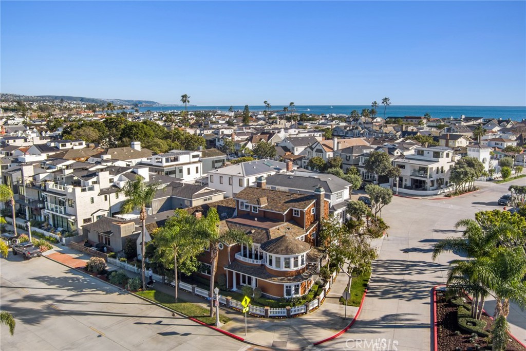 1701 E Balboa Boulevard