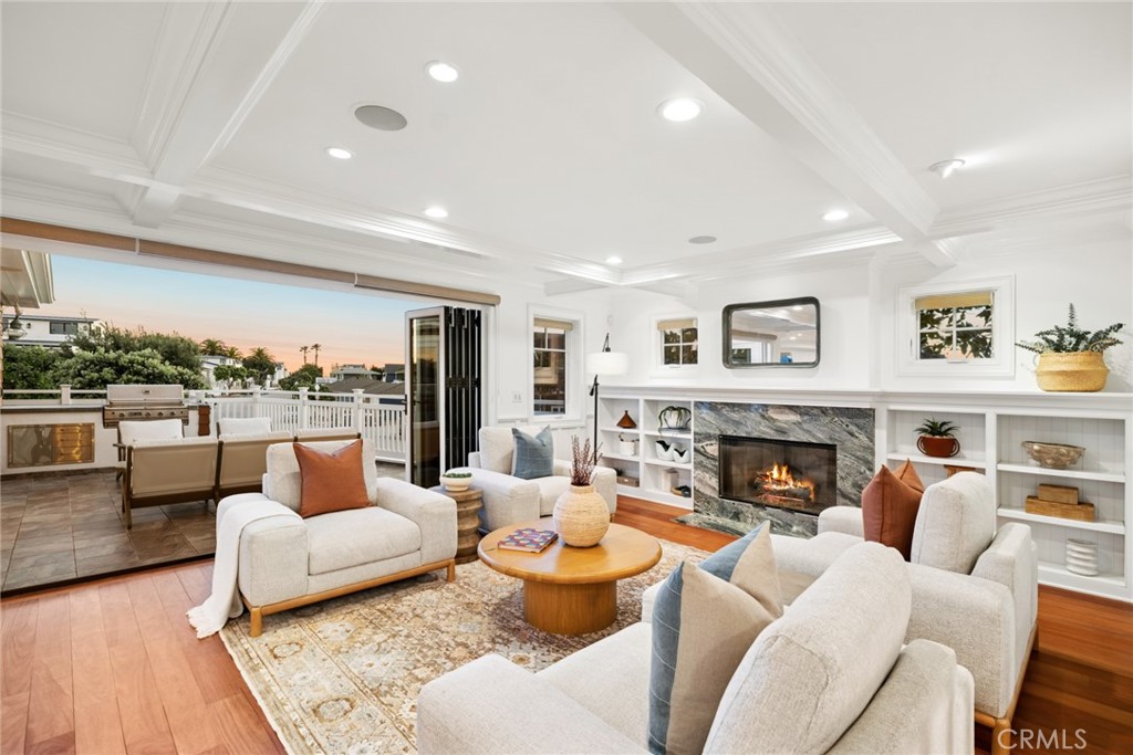 1701 E Balboa Boulevard