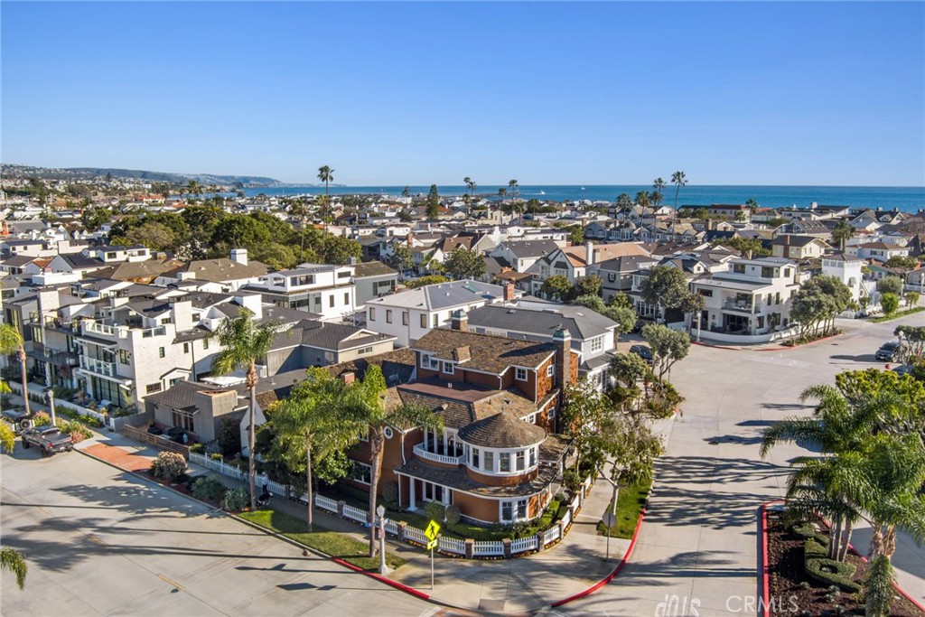 1701 E Balboa Boulevard