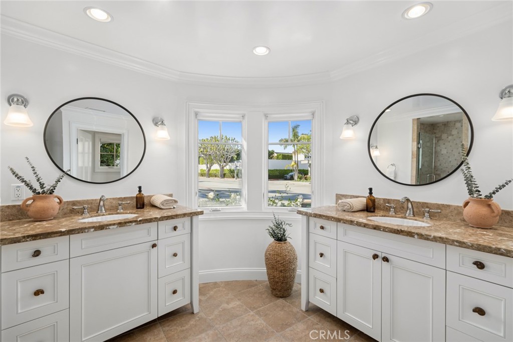 1701 E Balboa Boulevard