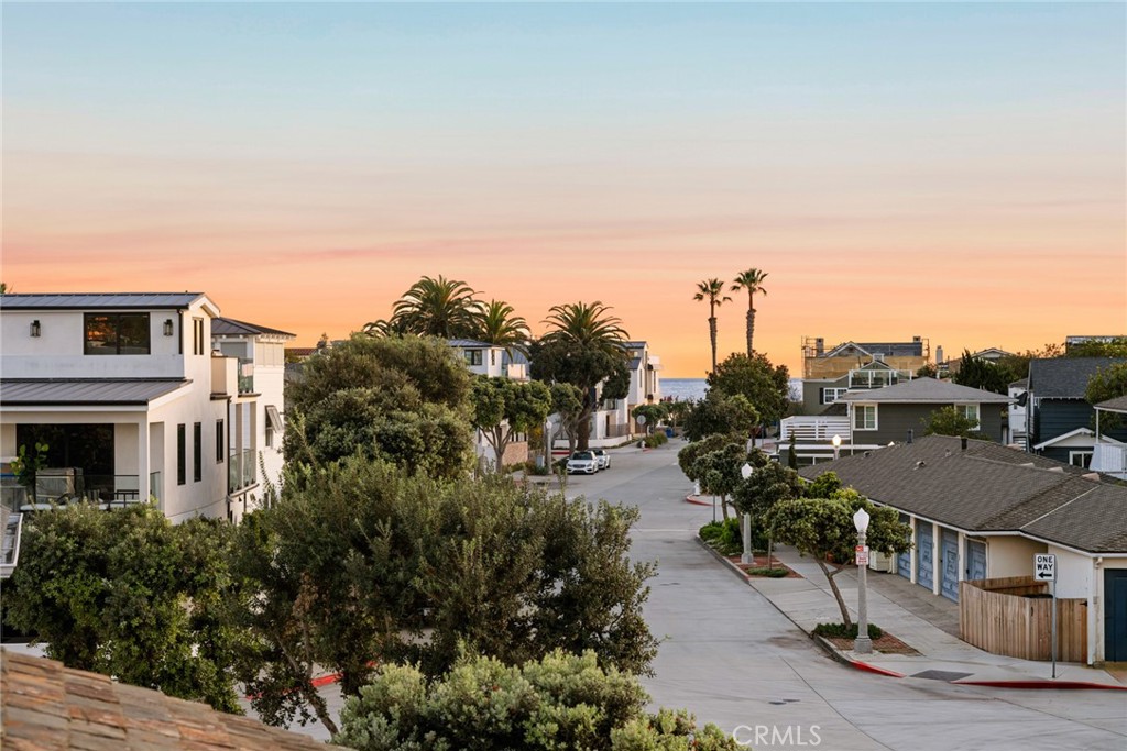 1701 E Balboa Boulevard