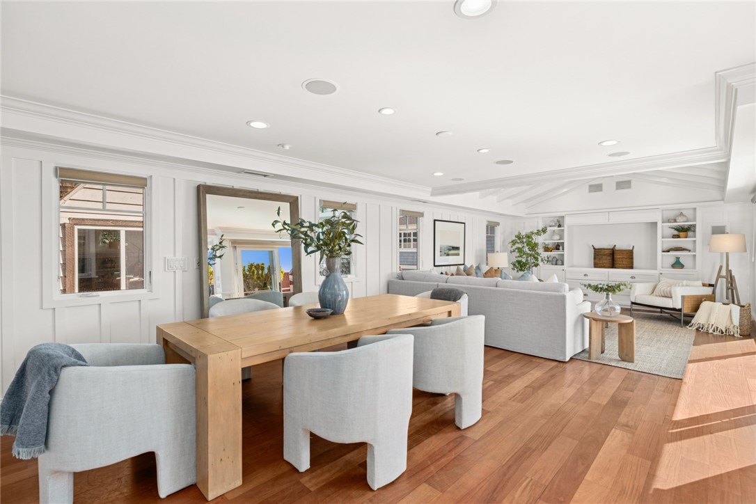 1701 E Balboa Boulevard