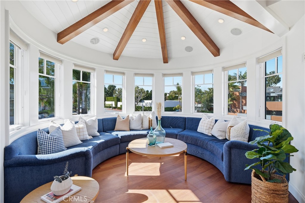 1701 E Balboa Boulevard