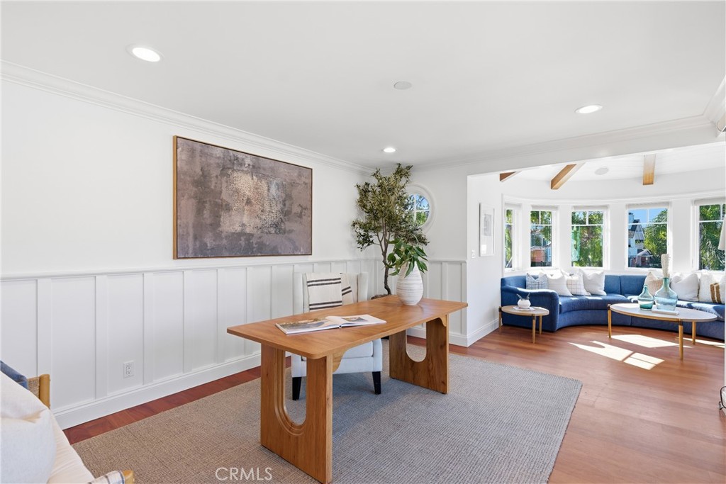 1701 E Balboa Boulevard