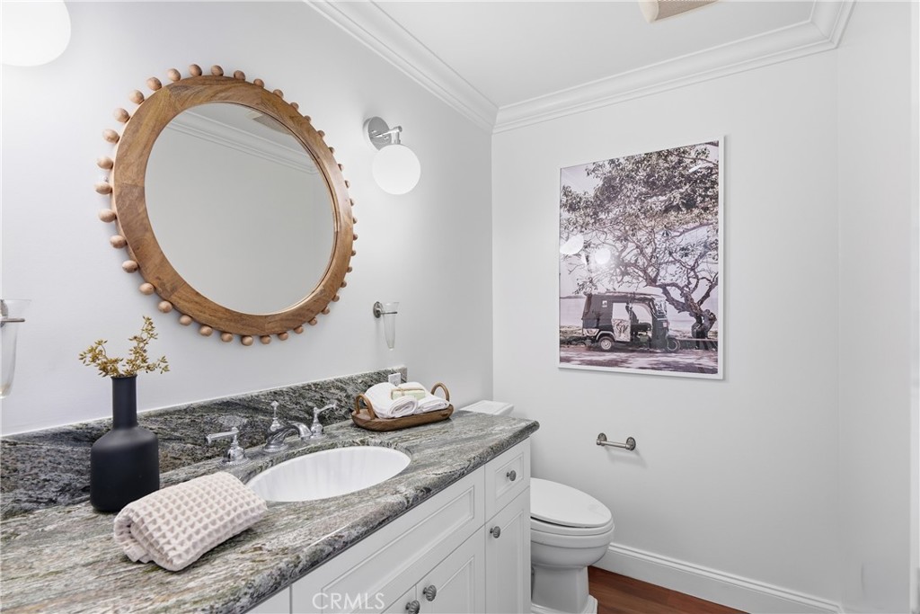 1701 E Balboa Boulevard