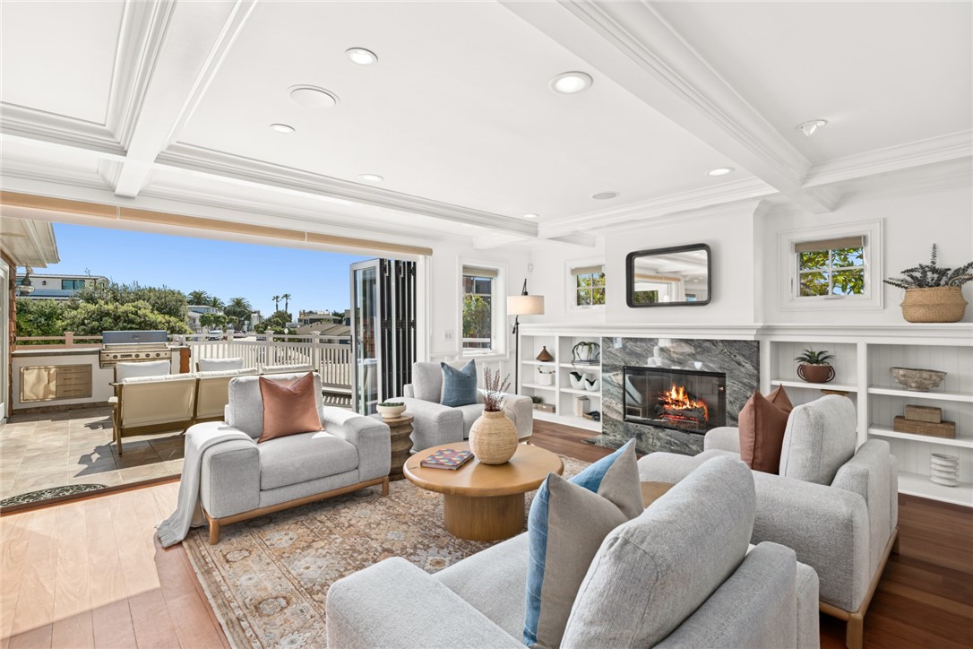 1701 E Balboa Boulevard