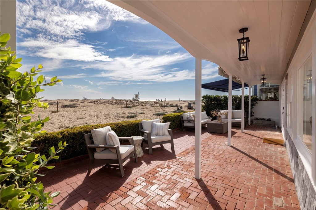 1516 E Ocean Front