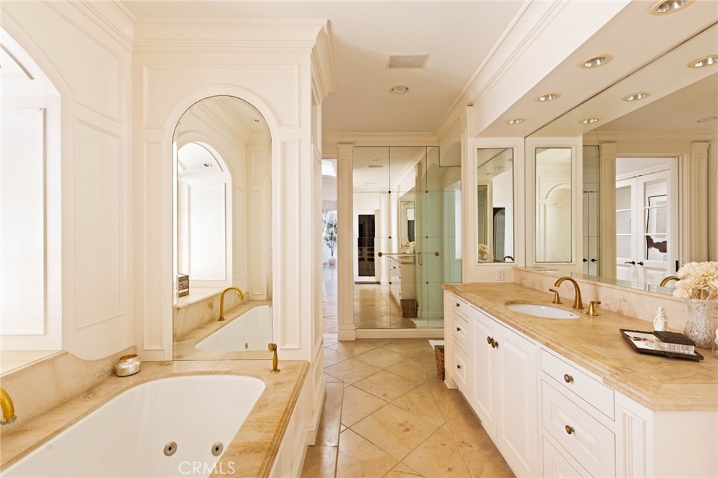 2116 E Balboa Boulevard