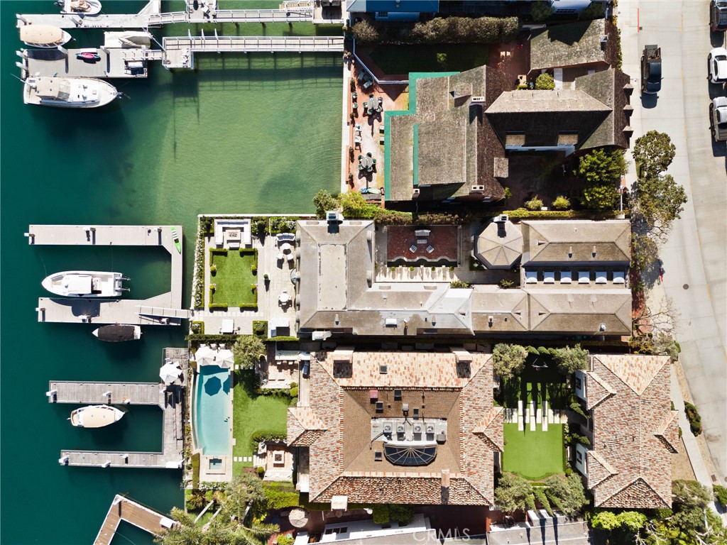 2116 E Balboa Boulevard