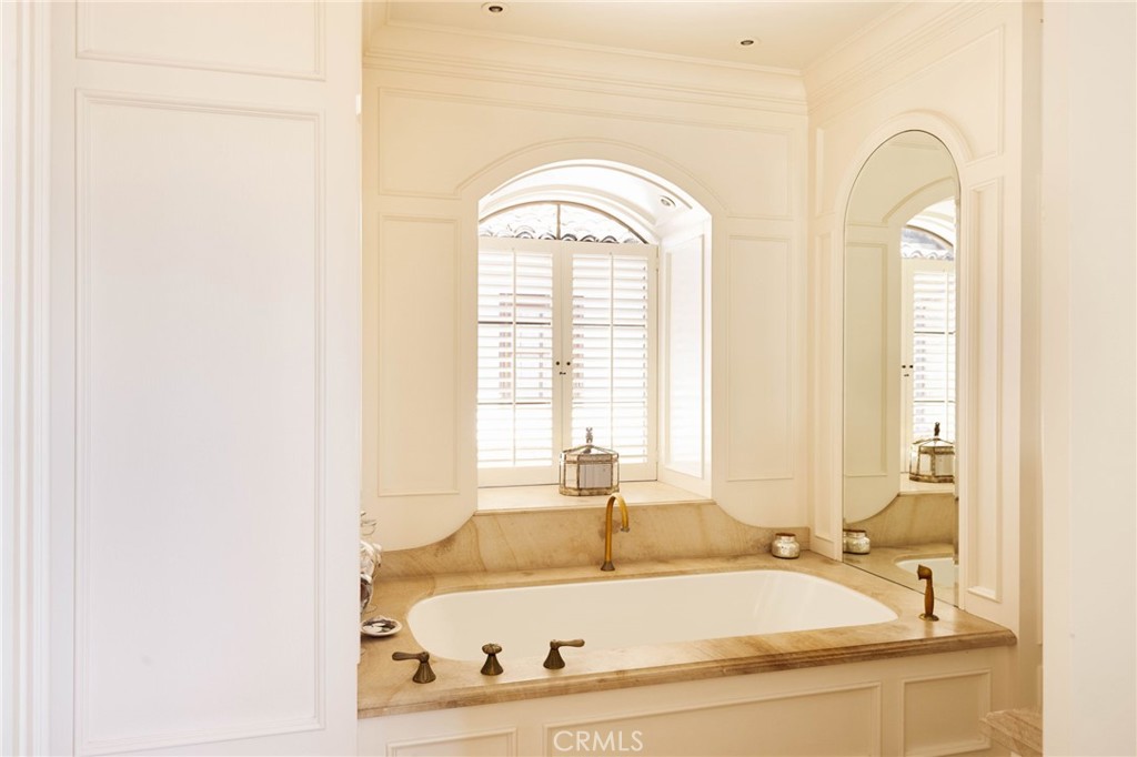 2116 E Balboa Boulevard