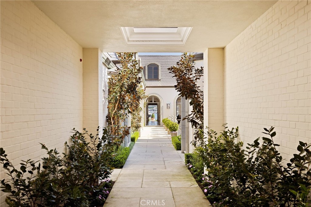 2116 E Balboa Boulevard