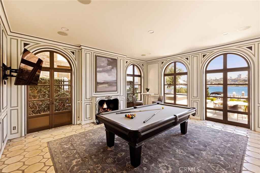 2116 E Balboa Boulevard