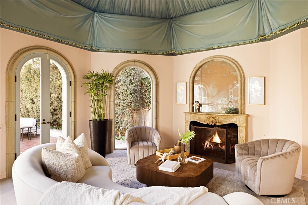 2116 E Balboa Boulevard