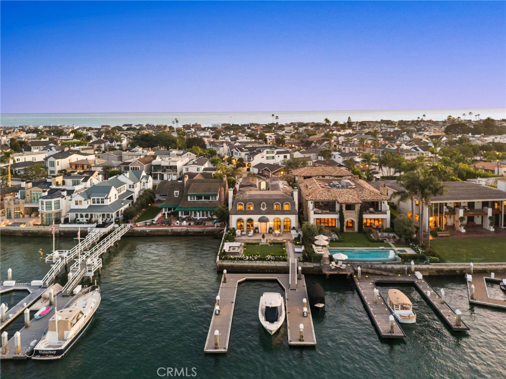 2116 E Balboa Boulevard