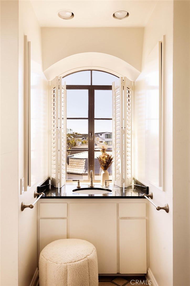 2116 E Balboa Boulevard