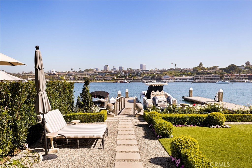 2116 E Balboa Boulevard