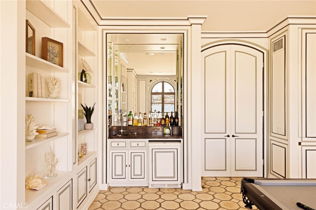 2116 E Balboa Boulevard