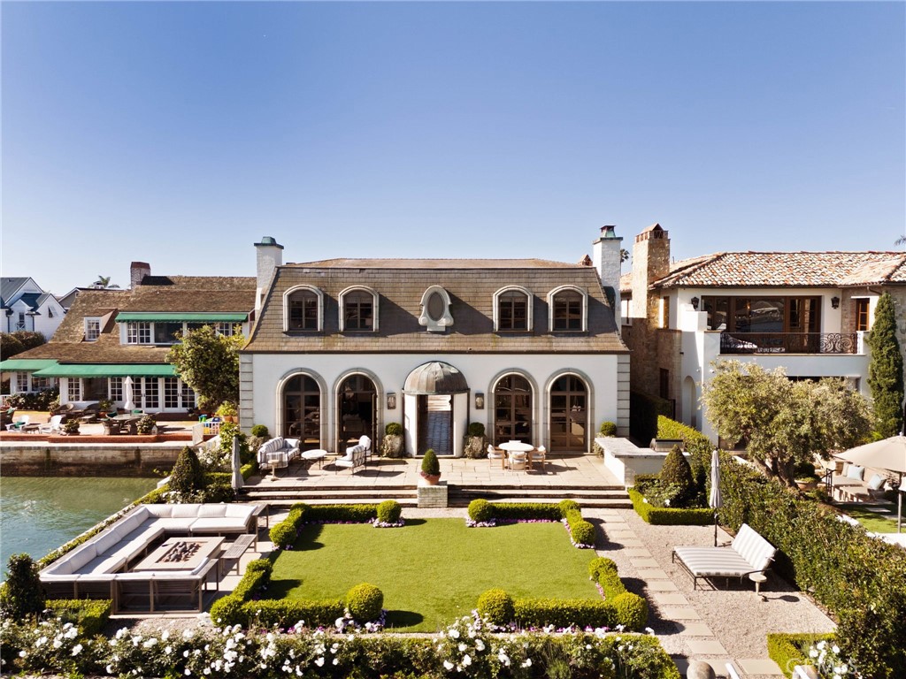 2116 E Balboa Boulevard