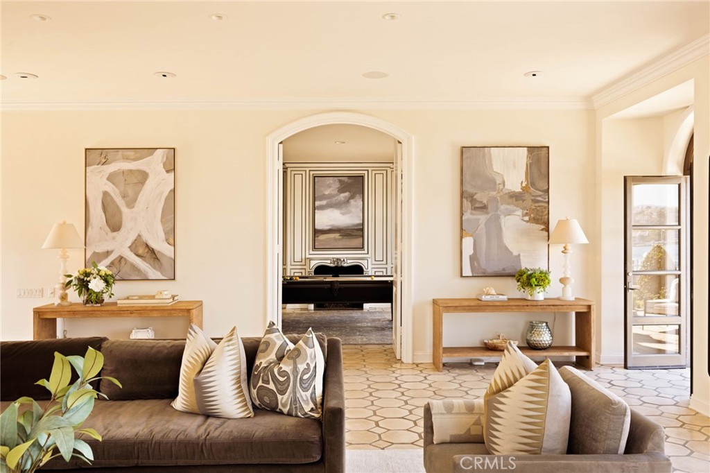 2116 E Balboa Boulevard