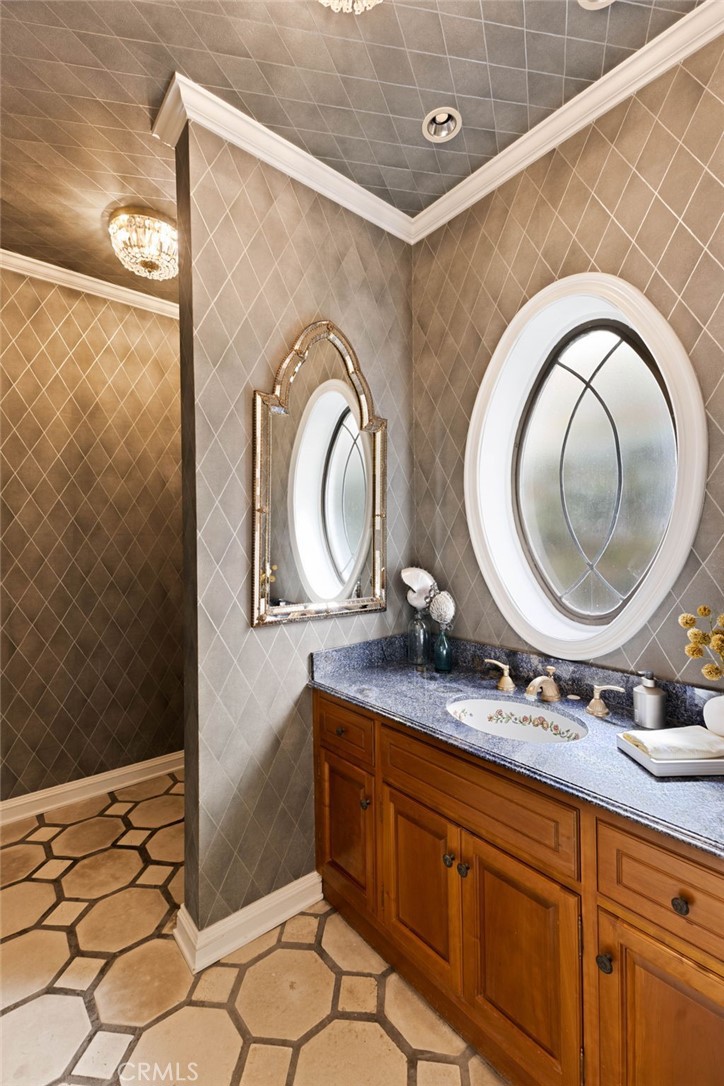 2116 E Balboa Boulevard