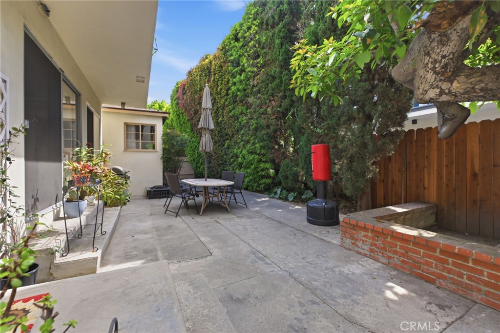 1547 S Westgate