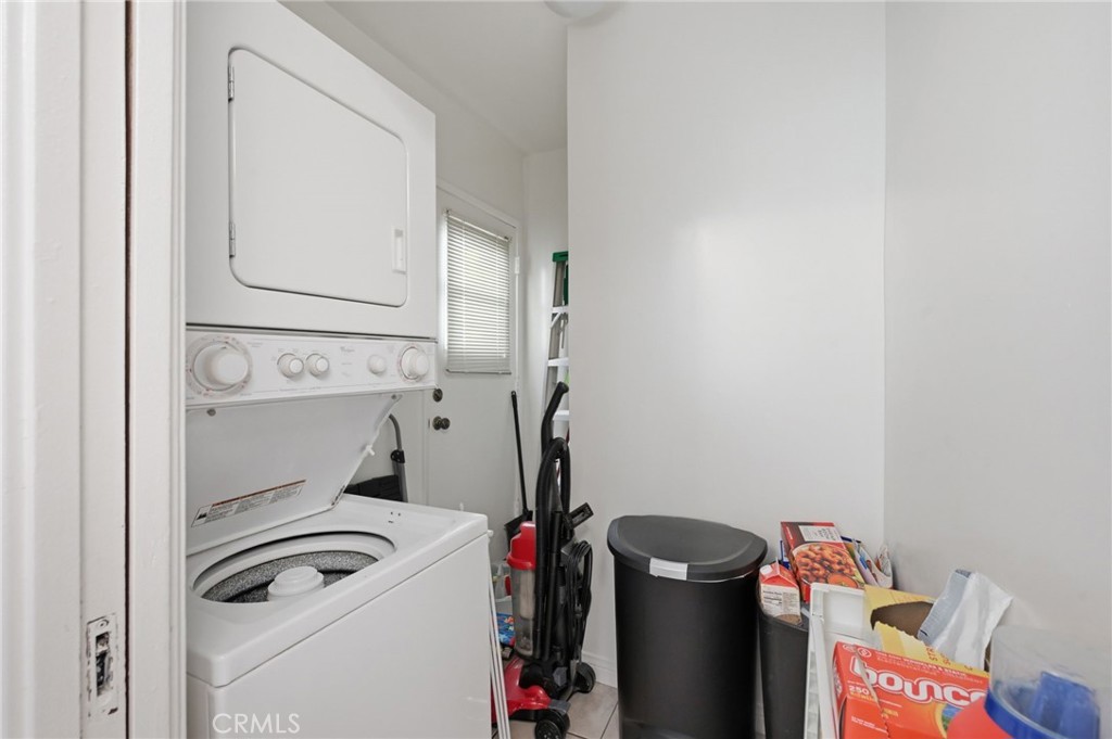 1547 S Westgate