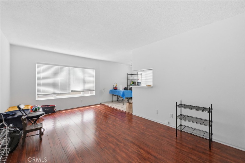 1547 S Westgate