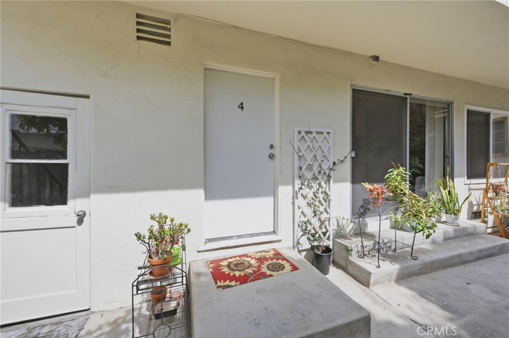 1547 S Westgate
