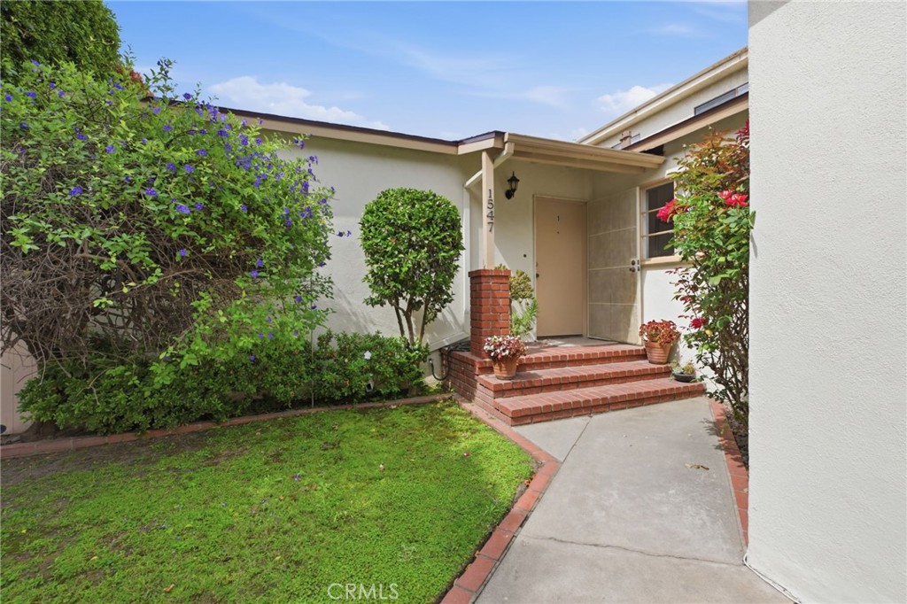 1547 S Westgate