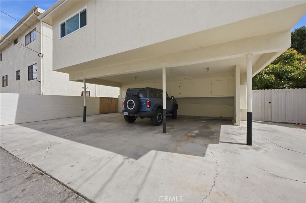 1547 S Westgate