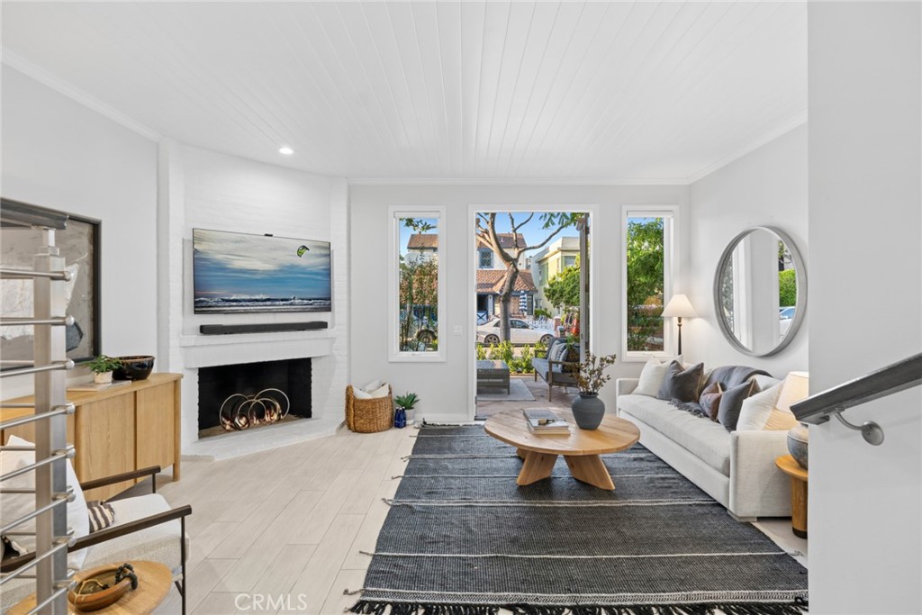 2117 Miramar Drive