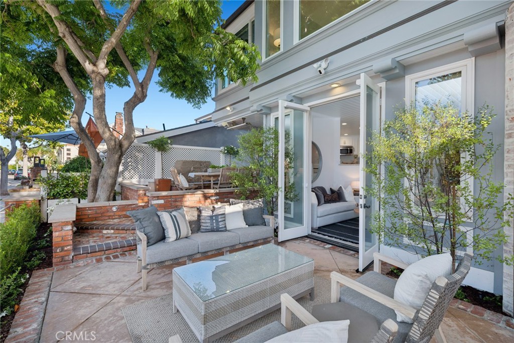 2117 Miramar Drive
