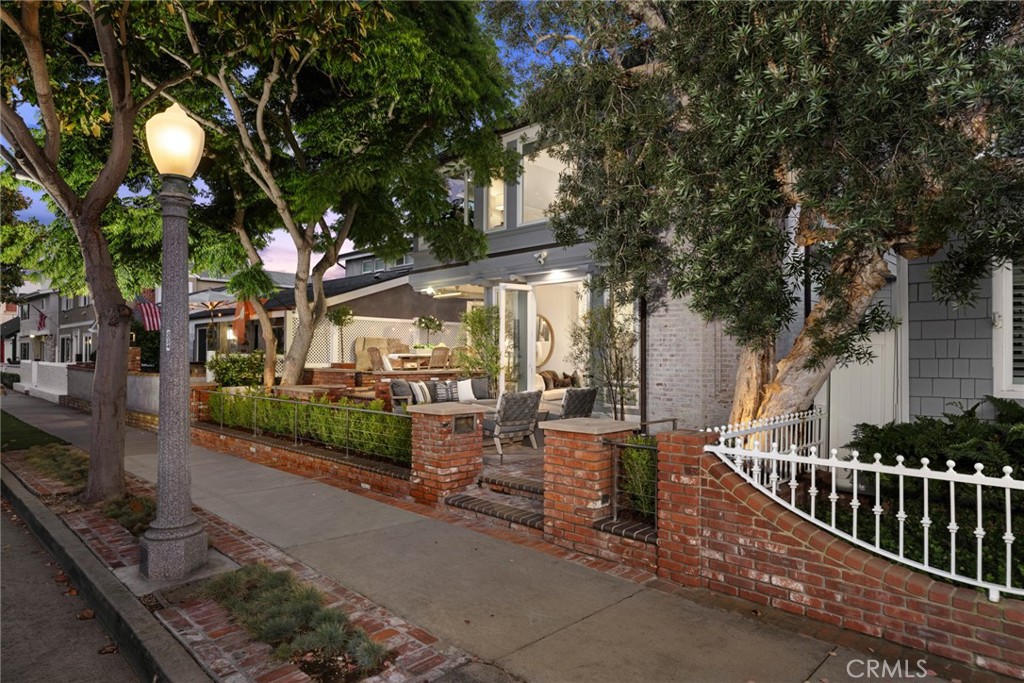 2117 Miramar Drive