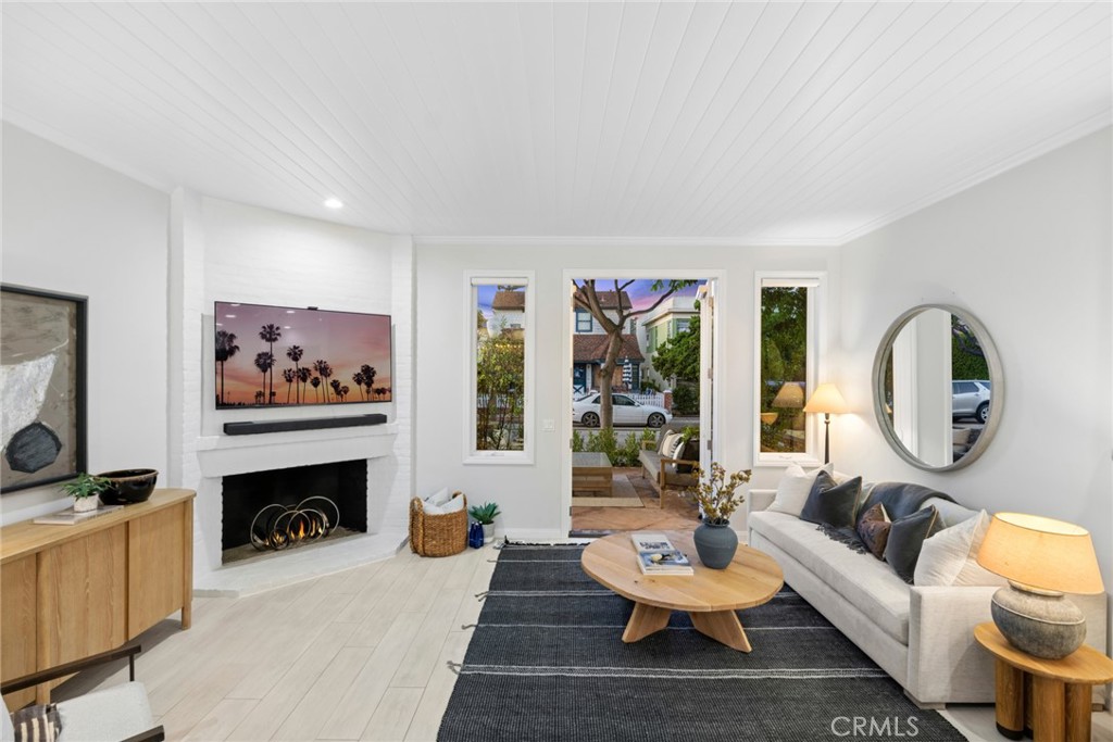 2117 Miramar Drive