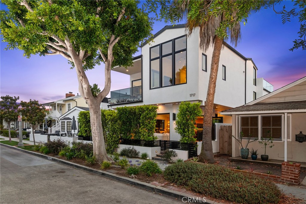 1717 E Ocean Boulevard