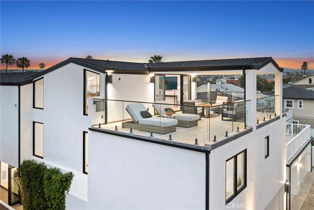 1717 E Ocean Boulevard