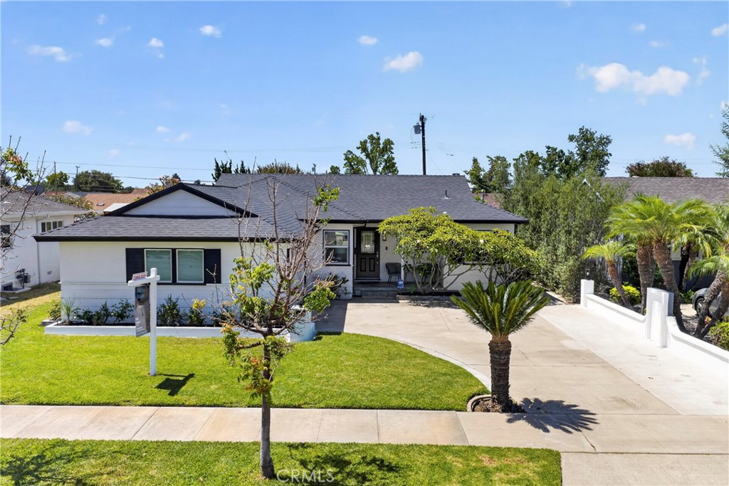 1030 E Oakmont