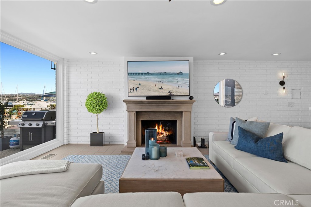1202 E Balboa Boulevard