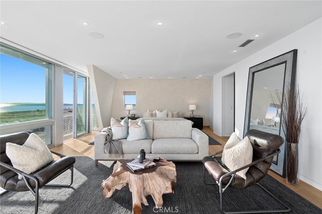 2144 E Oceanfront