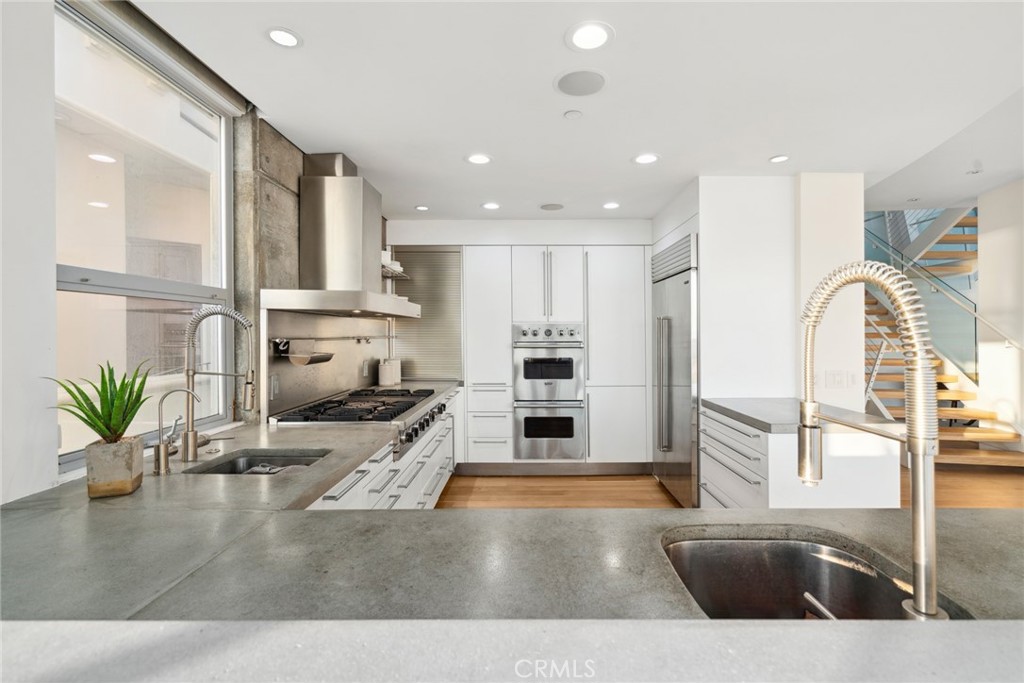 2144 E Oceanfront