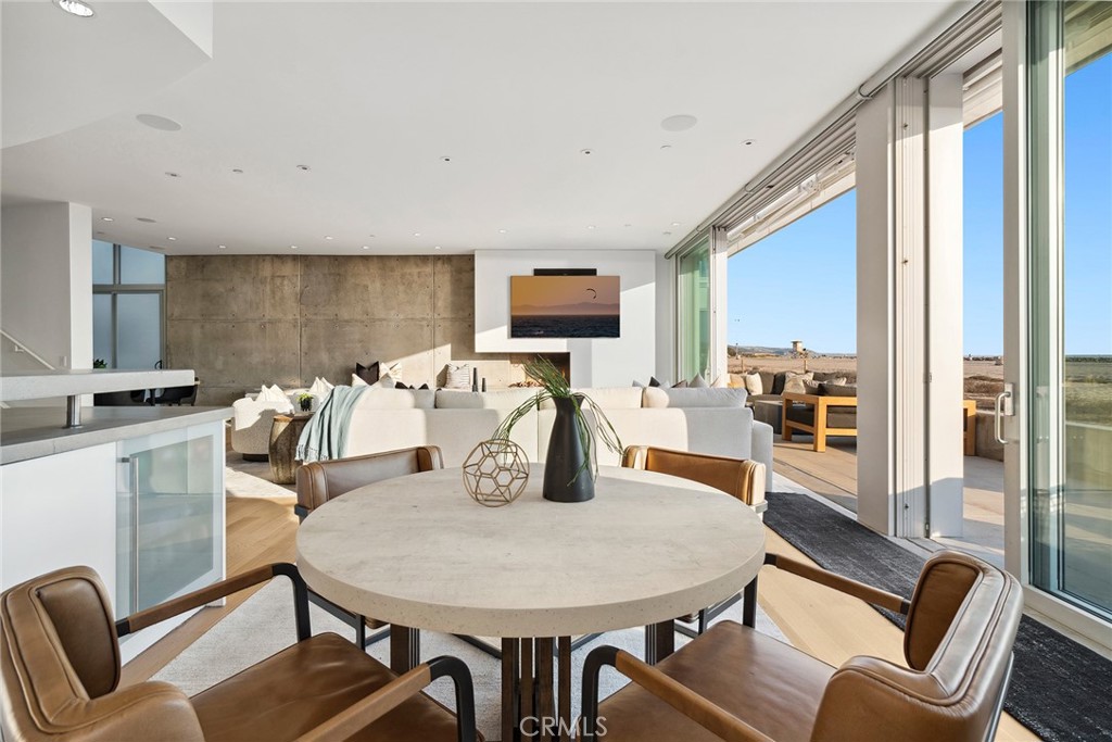 2144 E Oceanfront