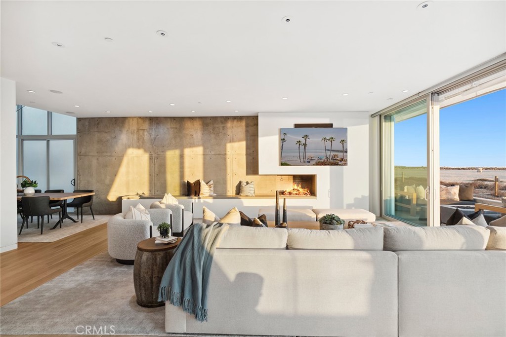 2144 E Oceanfront