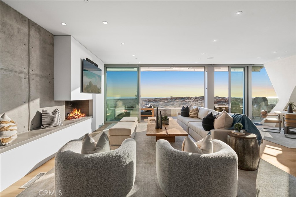 2144 E Oceanfront