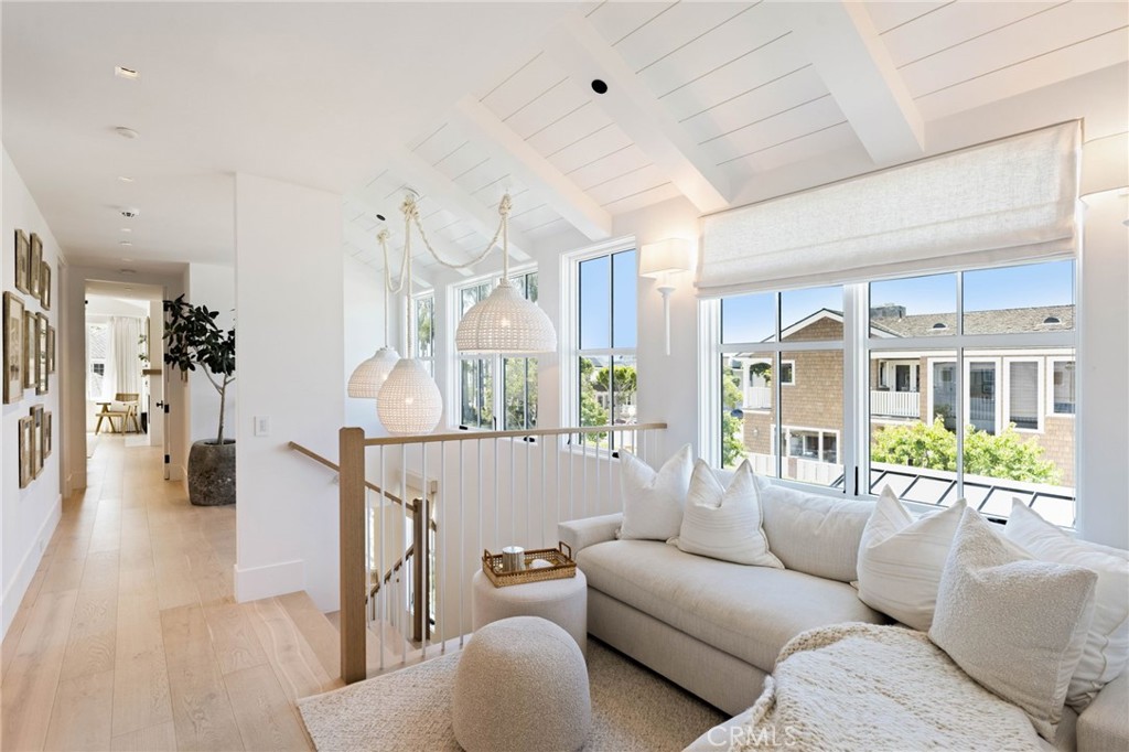 1416 E Balboa Boulevard
