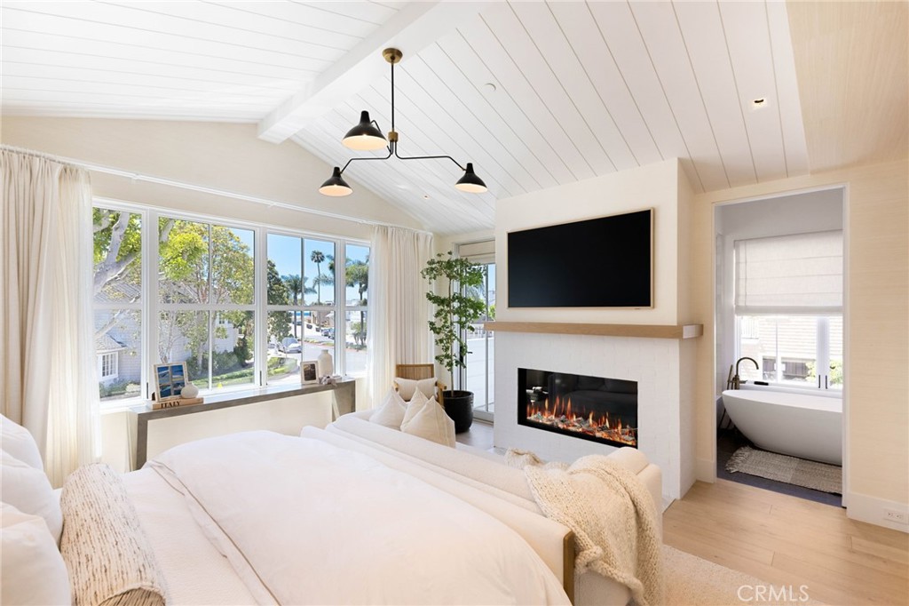 1416 E Balboa Boulevard