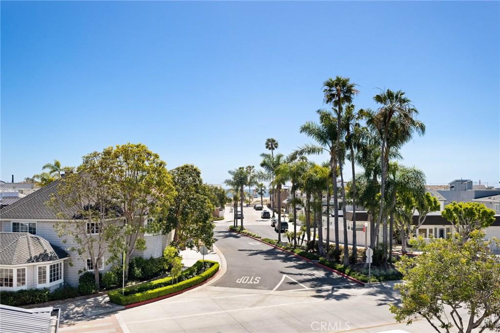 1416 E Balboa Boulevard