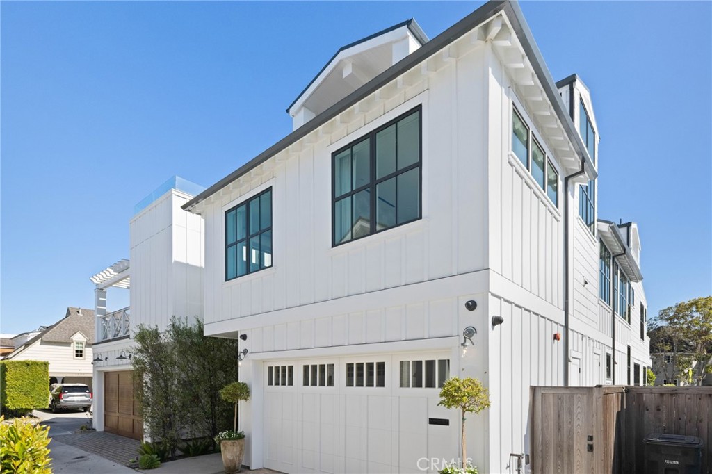 1416 E Balboa Boulevard