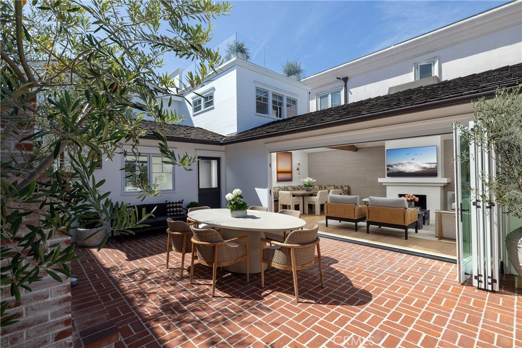 2771 Bayshore